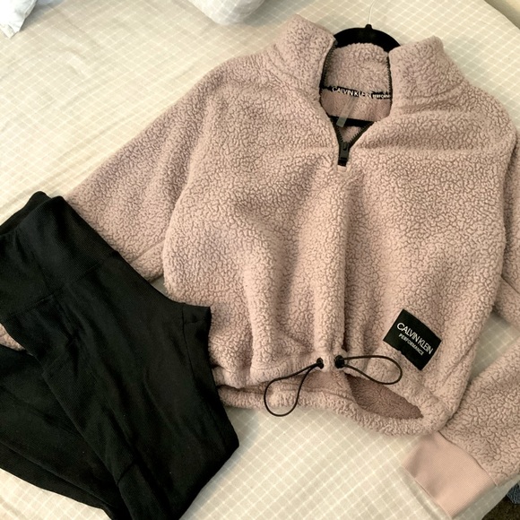 Calvin KLINE crop sweater. - Picture 3 of 7